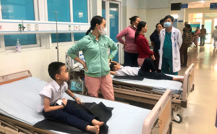 Xác định được người phụ nữ phát thạch trái cây khiến 44 học sinh bị ngộ độc- Ảnh 1. Xác định được người phụ nữ phát thạch trái cây khiến 44 học sinh bị ngộ độc- Ảnh 1.