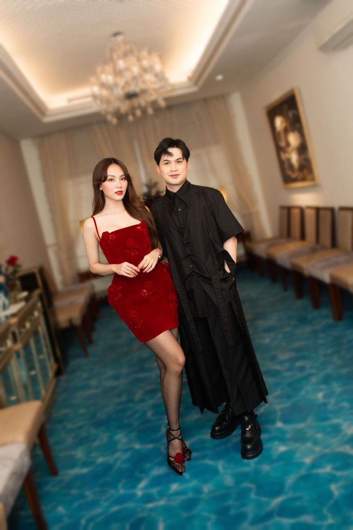 Có gì ở "Tiệc trà Hoa hậu" của NTK Nguyễn Phúc Tuấn?
- Ảnh 3. Có gì ở "Tiệc trà Hoa hậu" của NTK Nguyễn Phúc Tuấn?
- Ảnh 3.