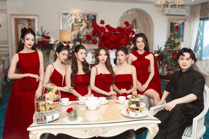Có gì ở "Tiệc trà Hoa hậu" của NTK Nguyễn Phúc Tuấn?
- Ảnh 5. Có gì ở "Tiệc trà Hoa hậu" của NTK Nguyễn Phúc Tuấn?
- Ảnh 5.