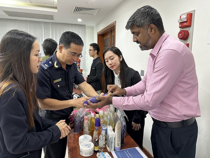 Vì sao số vụ vi phạm hàng giả, hàng lậu ngày càng tăng?- Ảnh 1. Vì sao số vụ vi phạm hàng giả, hàng lậu ngày càng tăng?- Ảnh 1.