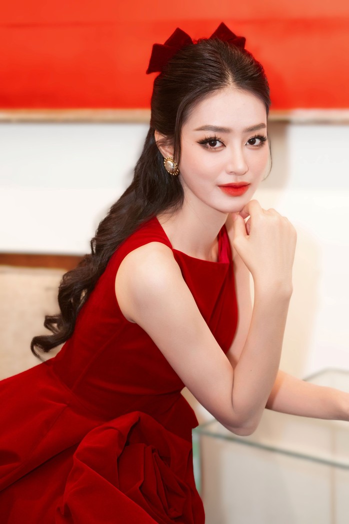 Có gì ở "Tiệc trà Hoa hậu" của NTK Nguyễn Phúc Tuấn?
- Ảnh 8. Có gì ở "Tiệc trà Hoa hậu" của NTK Nguyễn Phúc Tuấn?
- Ảnh 8.