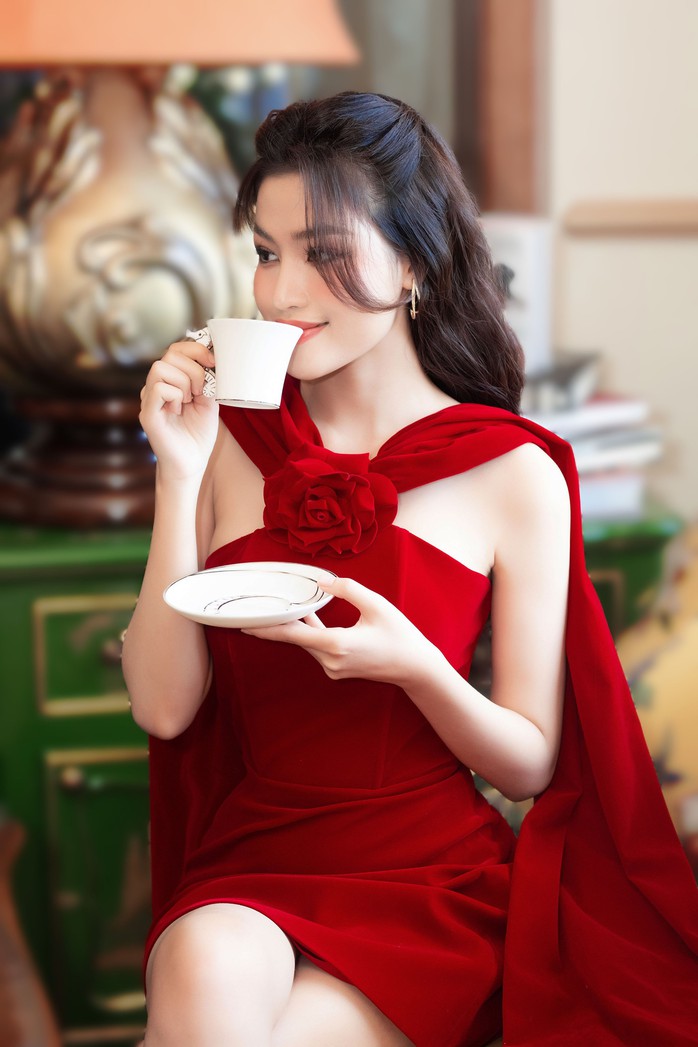 Có gì ở "Tiệc trà Hoa hậu" của NTK Nguyễn Phúc Tuấn?
- Ảnh 6. Có gì ở "Tiệc trà Hoa hậu" của NTK Nguyễn Phúc Tuấn?
- Ảnh 6.
