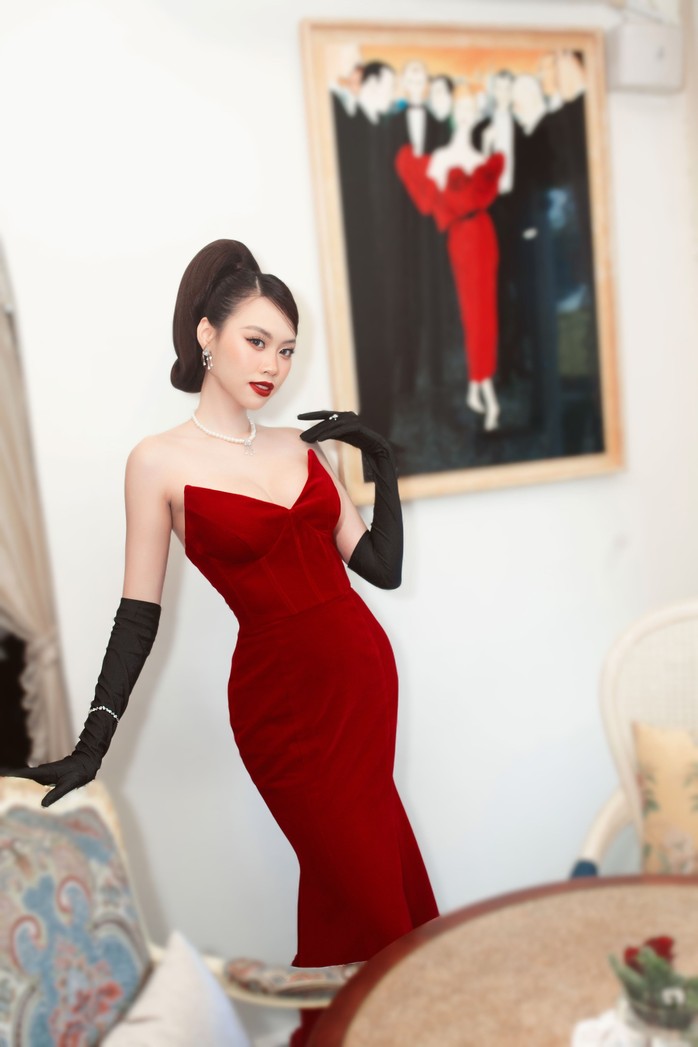 Có gì ở "Tiệc trà Hoa hậu" của NTK Nguyễn Phúc Tuấn?
- Ảnh 2. Có gì ở "Tiệc trà Hoa hậu" của NTK Nguyễn Phúc Tuấn?
- Ảnh 2.