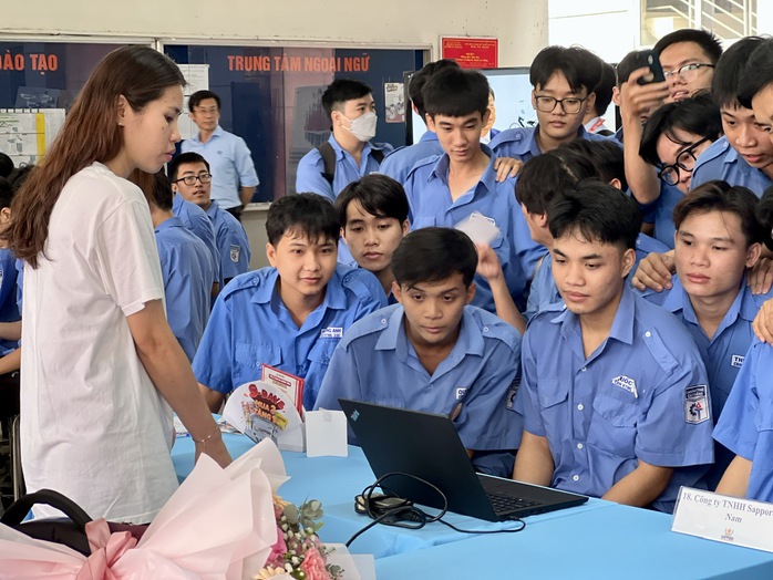 Doanh nghiệp Nhật Bản đến trường kỹ thuật "săn" sinh viên- Ảnh 2. Doanh nghiệp Nhật Bản đến trường kỹ thuật "săn" sinh viên- Ảnh 2.
