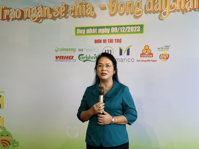 Xúc động khi được đi siêu thị, tự tay chọn mua đồ mình thích- Ảnh 1.