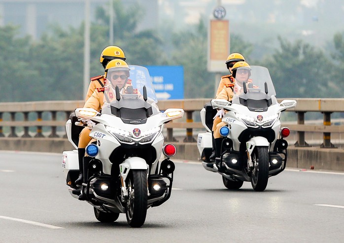 Dàn xe dẫn đoàn luyện tập đón khách quốc tế thăm Việt Nam- Ảnh 3. Dàn xe dẫn đoàn luyện tập đón khách quốc tế thăm Việt Nam- Ảnh 3.