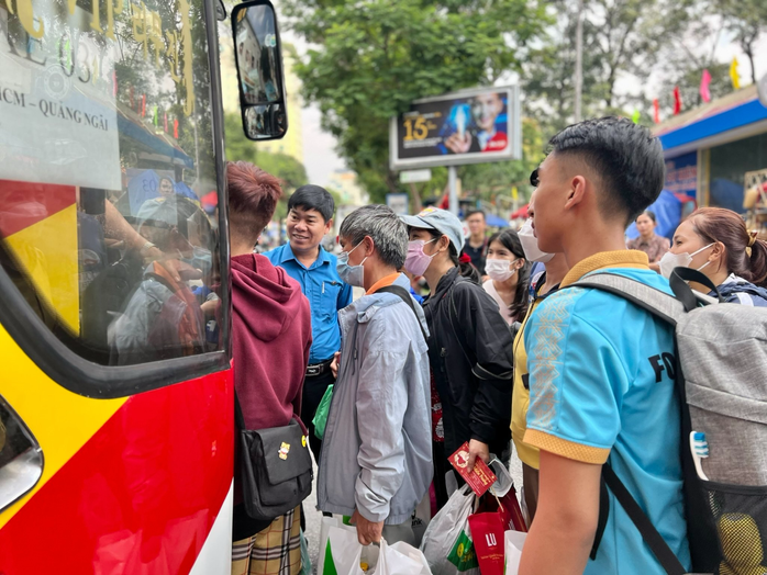Tặng 500 vé xe Tết cho đoàn viên nghiệp đoàn khó khăn- Ảnh 2.