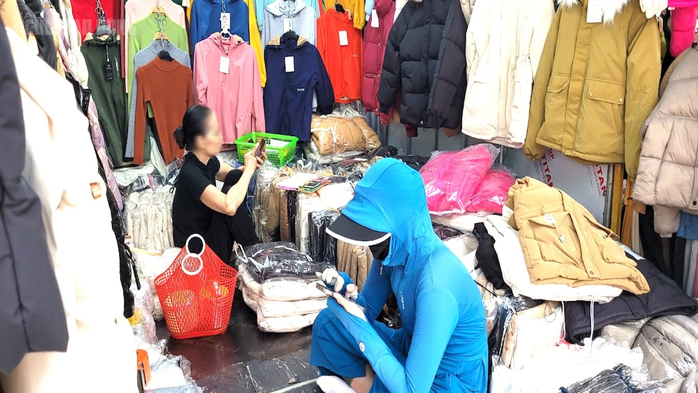 "Thủ phủ" thời trang lớn nhất miền Bắc ế ẩm, tiểu thương tính bỏ nghề - Ảnh 4.