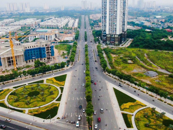 Cận cảnh cầu vượt thi công bỏ dở trên đại lộ ngàn tỉ- Ảnh 1. Cận cảnh cầu vượt thi công bỏ dở trên đại lộ ngàn tỉ- Ảnh 1.