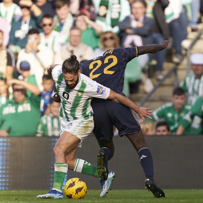 Hòa nhọc nhằn Real Betis, Real Madrid có nguy cơ mất vị trí dẫn đầu La Liga- Ảnh 2. Hòa nhọc nhằn Real Betis, Real Madrid có nguy cơ mất vị trí dẫn đầu La Liga- Ảnh 2.
