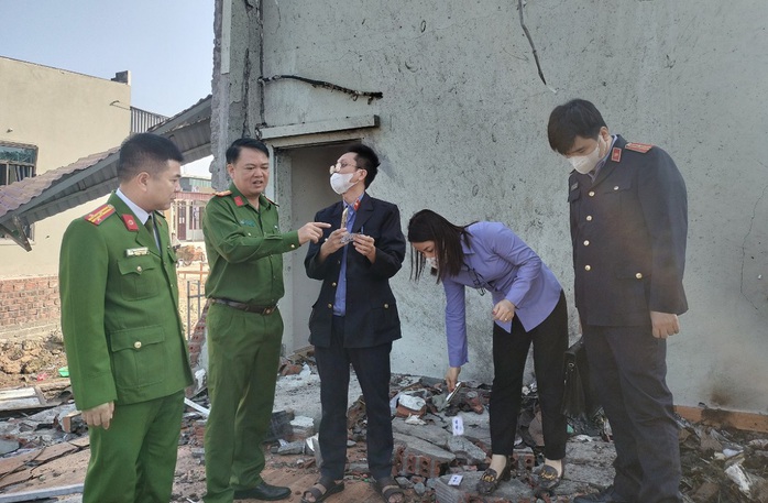 Khởi tố vụ chế tạo pháo gây nổ lớn khiến 2 người tử vong ở Ninh Bình- Ảnh 1. Khởi tố vụ chế tạo pháo gây nổ lớn khiến 2 người tử vong ở Ninh Bình- Ảnh 1.