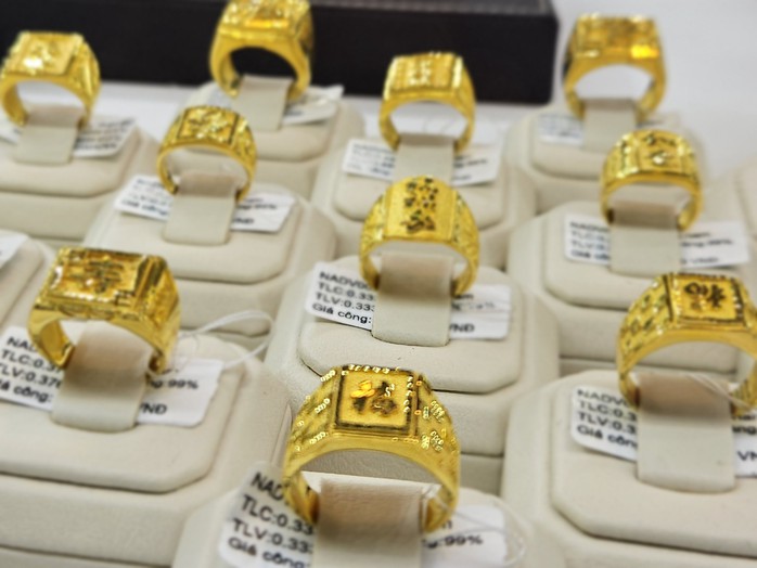 Giá vàng SJC, vàng nhẫn 24K đồng loạt giảm mạnh- Ảnh 1. Giá vàng SJC, vàng nhẫn 24K đồng loạt giảm mạnh- Ảnh 1.