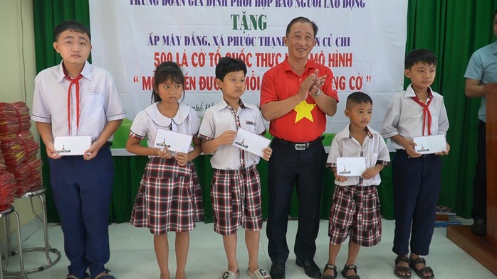 "Đường cờ Tổ quốc" qua huyện Củ Chi- Ảnh 4. "Đường cờ Tổ quốc" qua huyện Củ Chi- Ảnh 4.