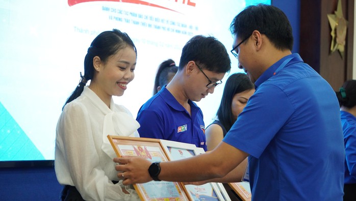 Báo Người Lao Động đoạt giải A Giải thưởng Ngòi bút trẻ - Ảnh 1.