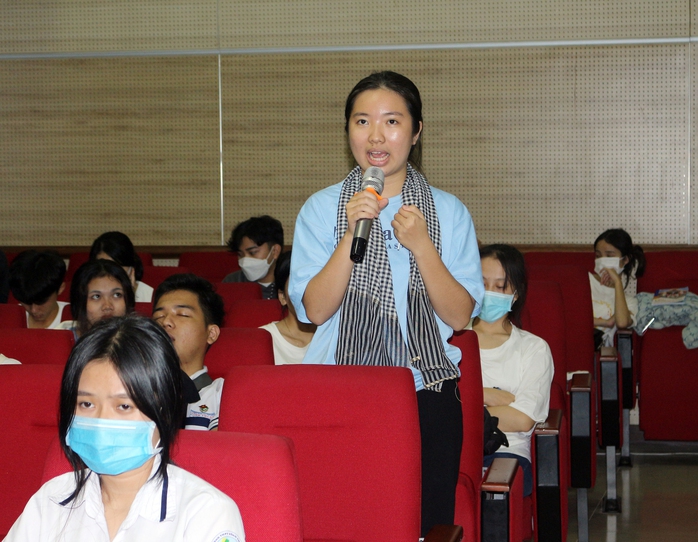 Gần 2.000 học sinh tham gia tư vấn tuyển sinh tại Trường ĐH Cửu Long - Ảnh 3.
