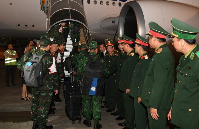 Cận cảnh máy bay cất cánh đưa đoàn Quân đội Việt Nam lên đường tới Thổ Nhĩ Kỳ cứu hộ, cứu nạn - Ảnh 22.