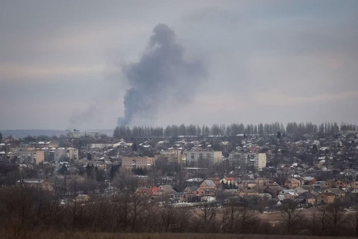 NATO: Pháo kích hạng nặng từ Nga đang trút xuống Bakhmut của Ukraine - Ảnh 2.