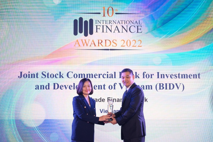 IFM vinh danh BIDV - Ảnh 1. IFM vinh danh BIDV - Ảnh 1.