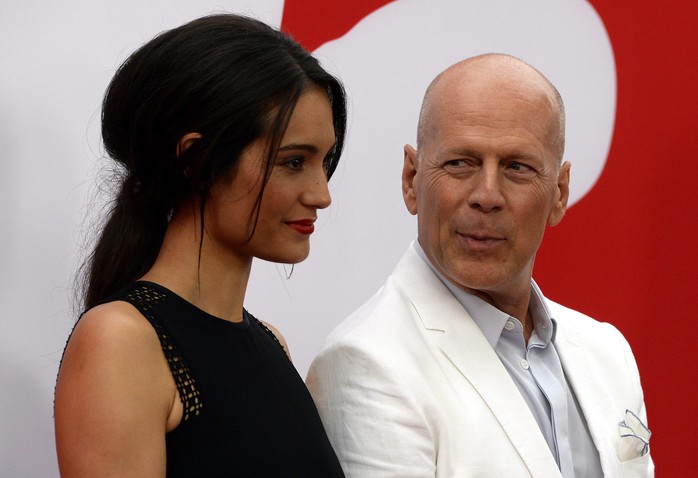 Siêu sao Bruce Willis bị mất trí nhớ sau bệnh mất ngôn ngữ - Ảnh 1.