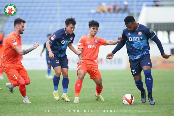 CLB Hải Phòng thua trên sân nhà, TopenLand Bình Định vươn ngôi đầu bảng - Ảnh 2.