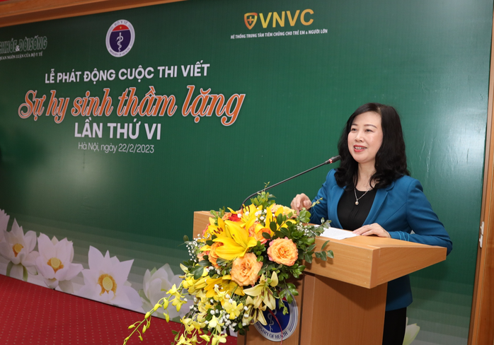 Tôn vinh những cống hiến của y bác sĩ, nhân viên y tế - Ảnh 1.