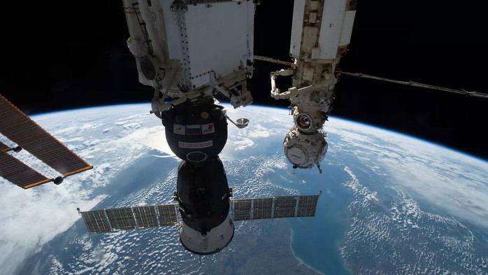 Ngày mai, Nga phóng tàu đặc biệt giải cứu 3 phi hành gia NASA-Roscosmos - Ảnh 1.