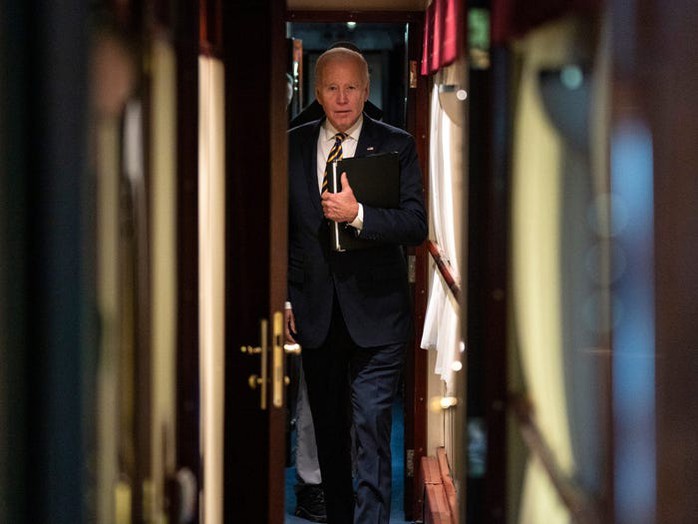 Bên trong chuyến tàu đặc biệt chở Tổng thống Biden đến Ukraine - Ảnh 4.