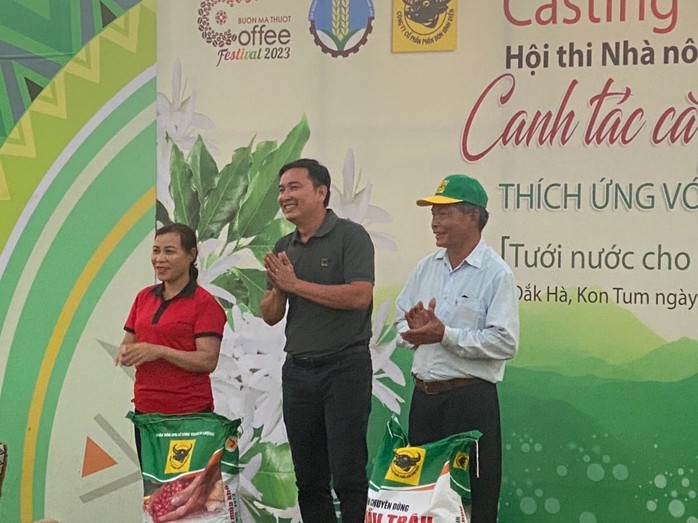 Nông dân Tây Nguyên đua tài tại Lễ hội cà phê - Ảnh 3. Nông dân Tây Nguyên đua tài tại Lễ hội cà phê - Ảnh 3.
