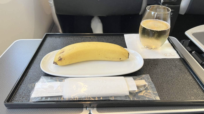 Hành khách hạng thương gia “đứng hình” vì bữa ăn trên máy bay Nhật Bản - Ảnh 1.