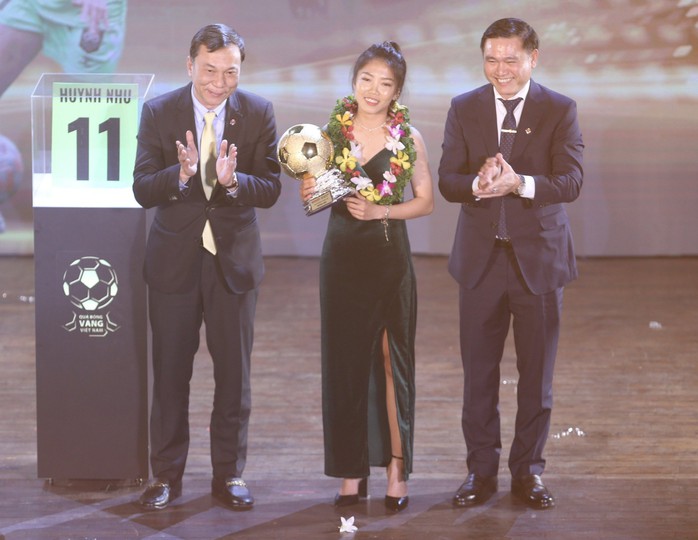 Văn Quyết, Huỳnh Như và Hồ Văn Ý đoạt Quả bóng vàng Việt Nam 2022 - Ảnh 2.