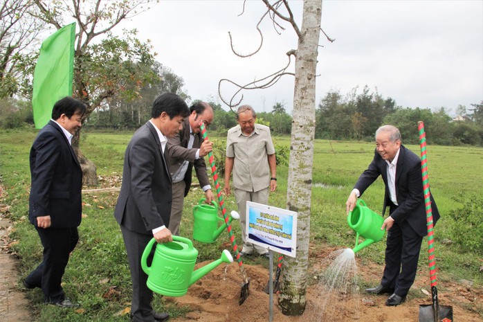 100 suất học bổng đến với học sinh đồng bào dân tộc thiểu số tại Thừa Thiên - Huế - Ảnh 13.