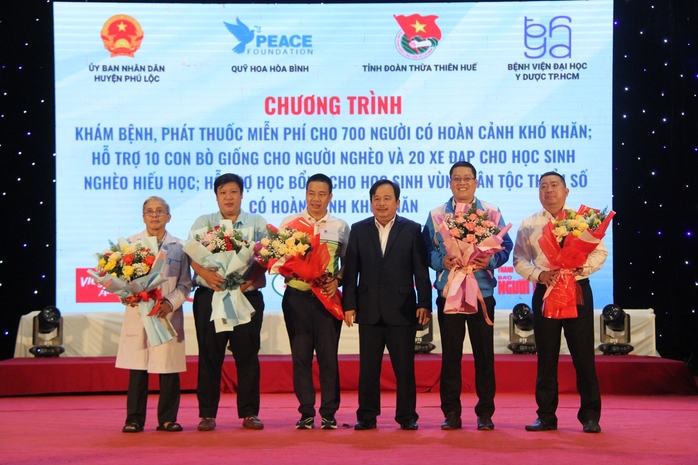 100 suất học bổng đến với học sinh đồng bào dân tộc thiểu số tại Thừa Thiên - Huế - Ảnh 8.