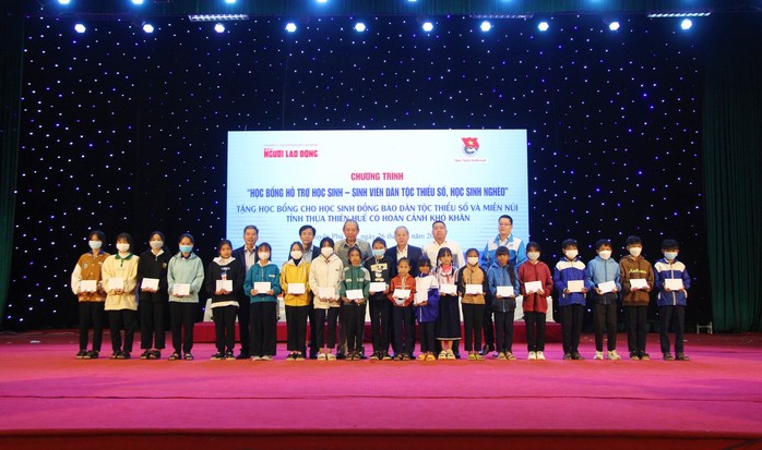 100 suất học bổng đến với học sinh đồng bào dân tộc thiểu số tại Thừa Thiên - Huế - Ảnh 6.