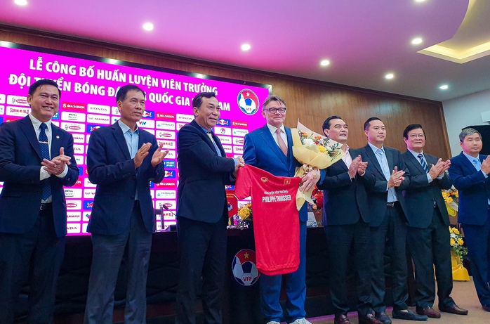 Ông Philippe Troussier nói gì khi trở thành HLV trưởng Đội tuyển bóng đá Việt Nam? - Ảnh 2.