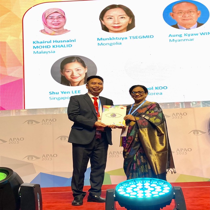 Bác sĩ Nguyễn Viết Giáp nhận giải thưởng về phòng chống mù lòa châu Á - Thái Bình Dương - Ảnh 1.