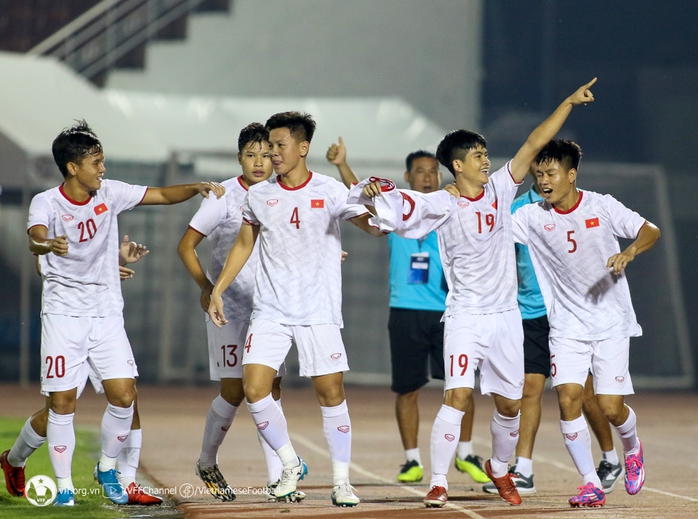 HLV Troussier công bố danh sách tuyển U23 Việt Nam - Ảnh 2.