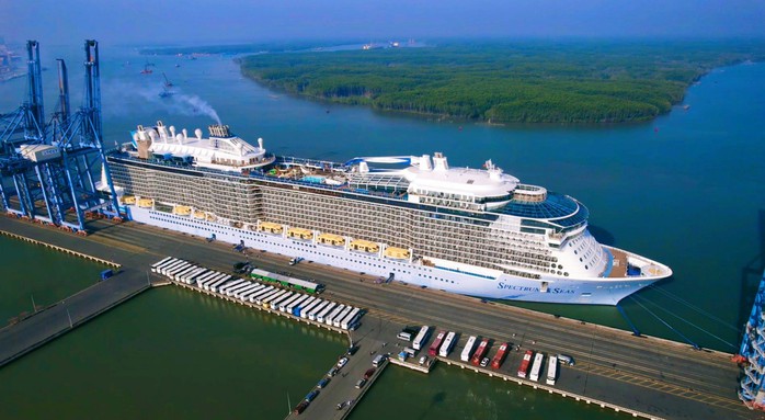 Siêu tàu thuộc top 10 thế giới cập cảng ở Bà Rịa - Vũng Tàu - Ảnh 1.
