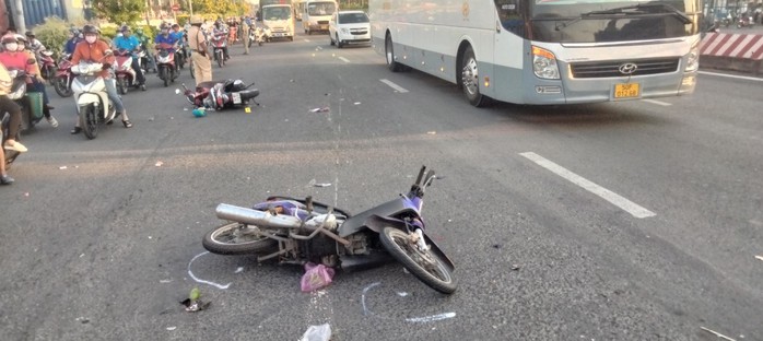 Tìm được tài xế xe khách không cứu người bị tai nạn giao thông ở Bình Tân - Ảnh 1.