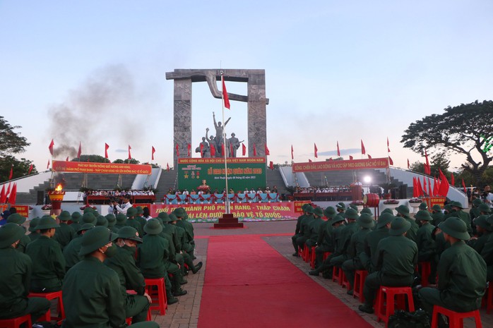 Gần 2.800 thanh niên hai tỉnh Bình Thuận, Ninh Thuận lên đường nhập ngũ - Ảnh 4.