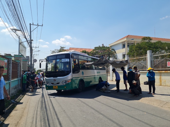 Tình tiết mới vụ bé gái lớp 3 gặp nạn trước cổng trường ở Đồng Nai - Ảnh 1.