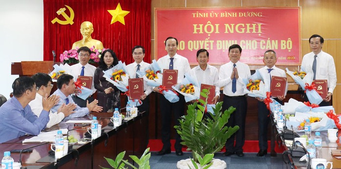 Chánh Văn phòng UBND tỉnh Bình Dương xin thôi việc theo nguyện vọng - Ảnh 2.