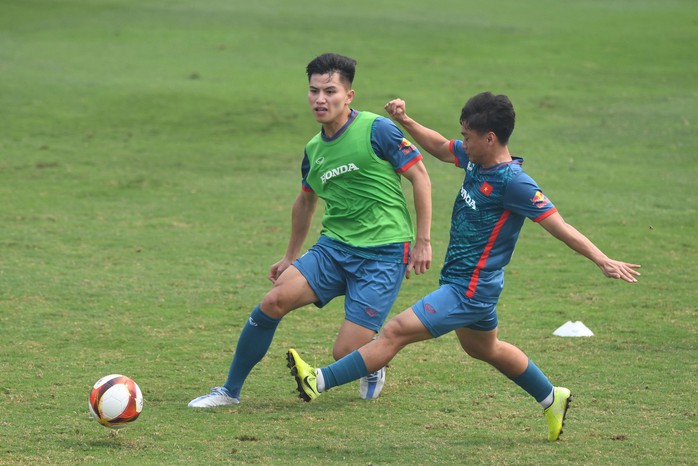 Tuyển Việt Nam và U23 tập xen kẽ cùng một sân - Ảnh 1.
