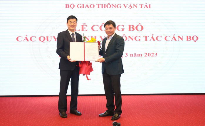 Bộ trưởng Giao thông vận tải chỉ đạo nóng về chi viện đăng kiểm cho TP HCM và Hà Nội - Ảnh 1.