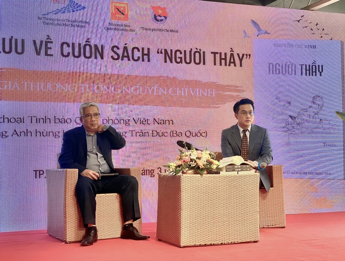 Thượng tướng Nguyễn Chí Vịnh giới thiệu tác phẩm “Người thầy” tại TP HCM  - Ảnh 1.