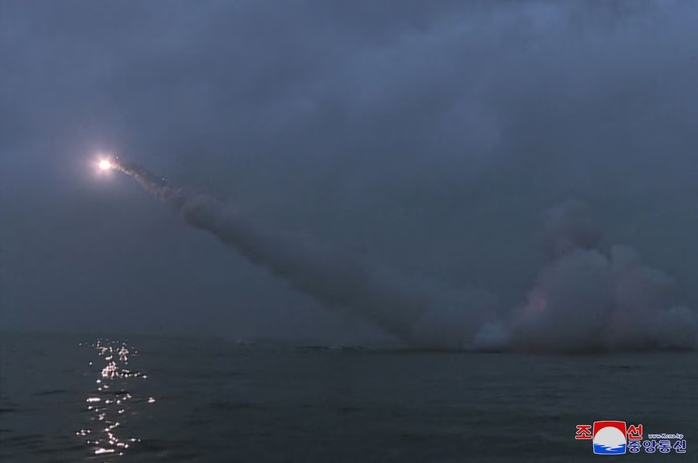 Triều Tiên thử 2 tên lửa hành trình chiến lược - Ảnh 2.