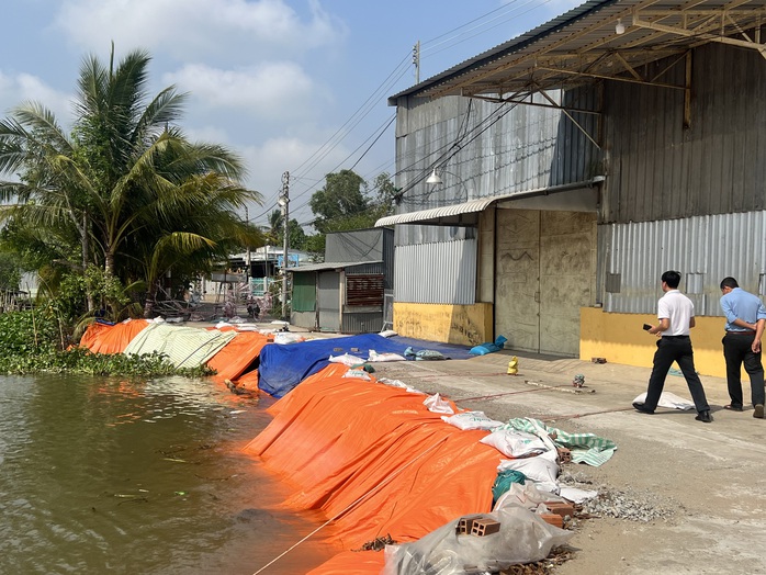 Đồng bằng sông Cửu Long ứng phó với sạt lở - Ảnh 1.