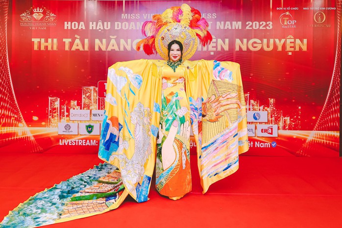 Bất ngờ với màn đấu giá tại cuộc thi Hoa hậu Doanh nhân Việt Nam 2023 - Ảnh 2.