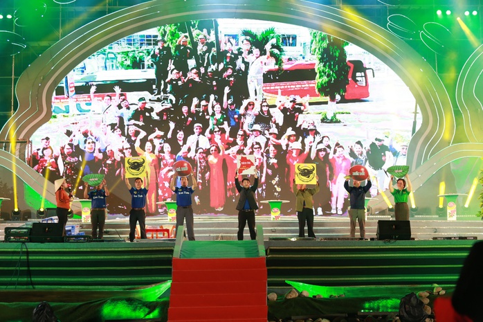 Nhà nông đua tài tại Lễ hội cà phê: Phần thưởng cao nhất thuộc về đội Sơn La - Ảnh 4. Nhà nông đua tài tại Lễ hội cà phê: Phần thưởng cao nhất thuộc về đội Sơn La - Ảnh 4.