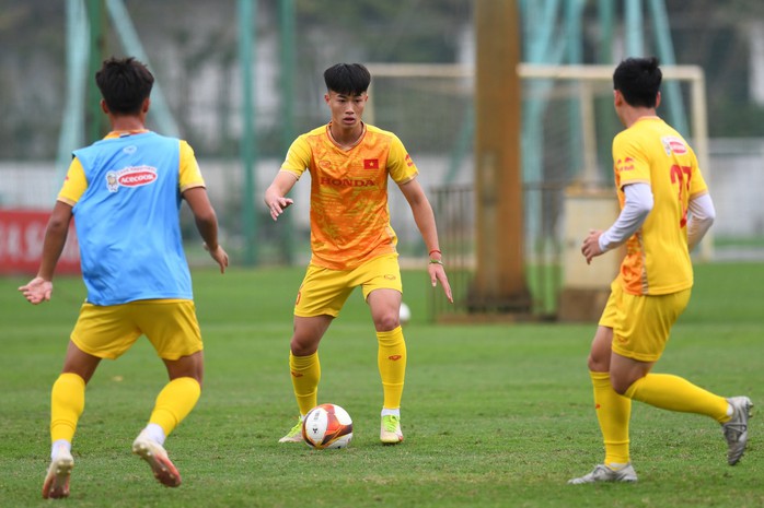 Tân binh U20 tập luyện cùng U23 Việt Nam - Ảnh 3.