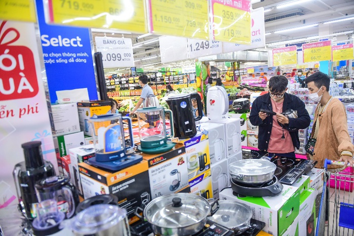 Co.opmart giảm giá mạnh thực phẩm, gia vị và đồ dùng gia đình - Ảnh 1.